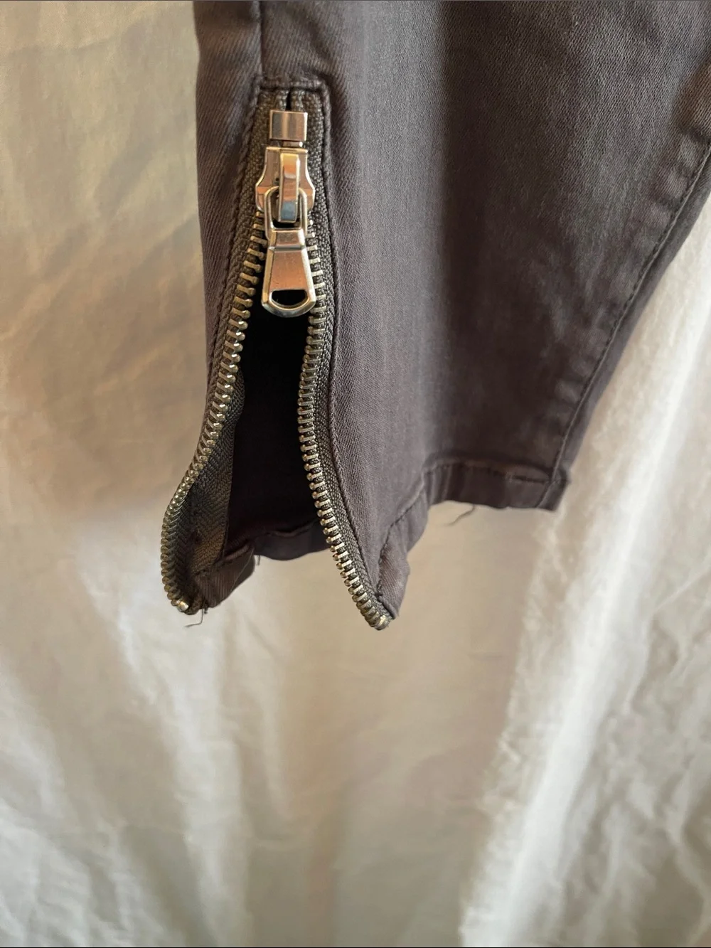 BlankNYC Gray Zip-Accent Skinny Pants Size 30